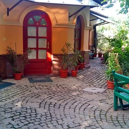 3 Platana בית אירוח *