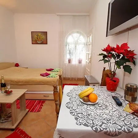 3 Platana בית אירוח *