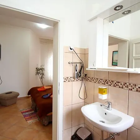 3 Platana בית אירוח *